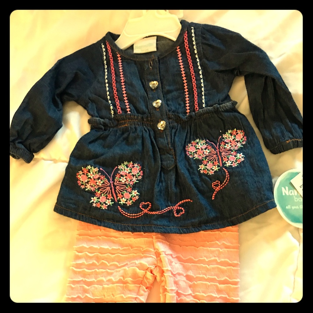 Adorable! Ruffle pants w/butterfly jean style top